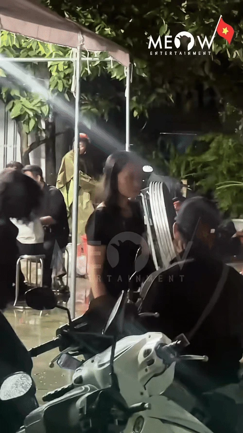 Tang lễ diễn viên Ngọc Trinh: NS Thành Lộc - Việt Hương đến tiễn biệt, dàn sao gửi hoa chia buồn - Hình 7