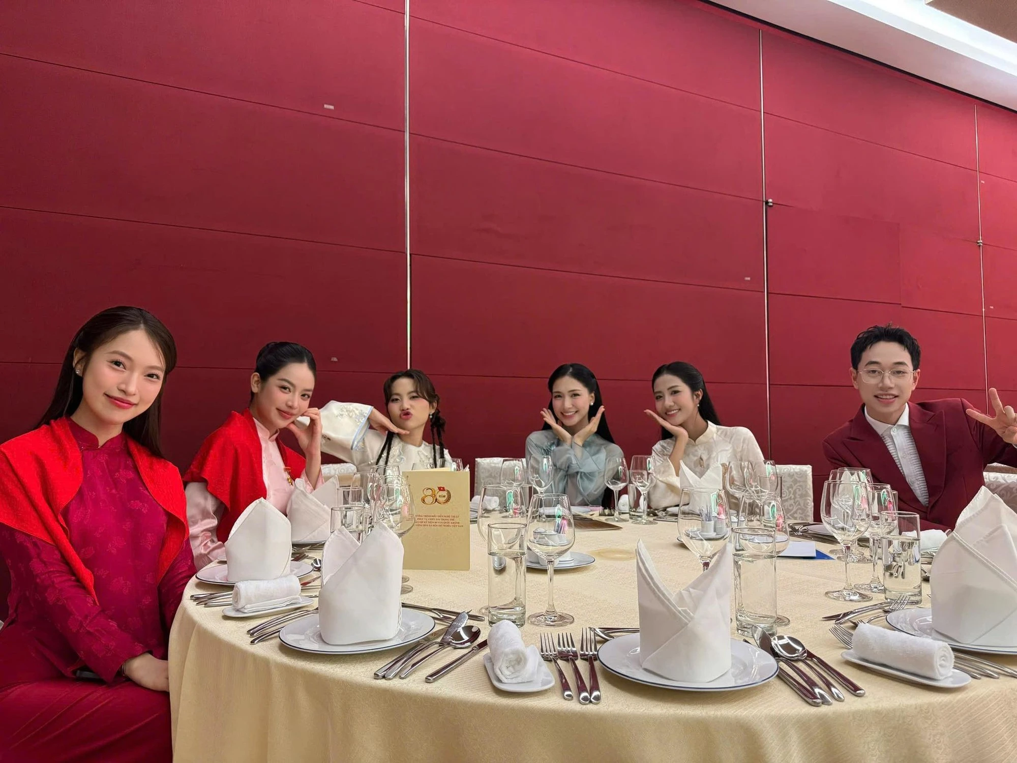 Thanh Thuỷ vinh dự tham gia tiệc chiêu đãi trọng thể, Mỹ Tâm hát A80 gây sốt - Hình 1