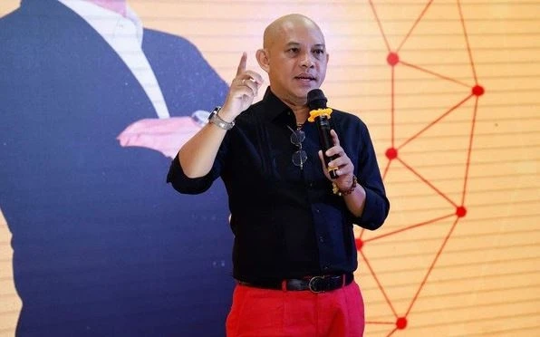 Trùm Điền Quân Color Man lộ diện, về biệt thự TP.HCM làm việc cho vợ con xôn xao - Hình 7