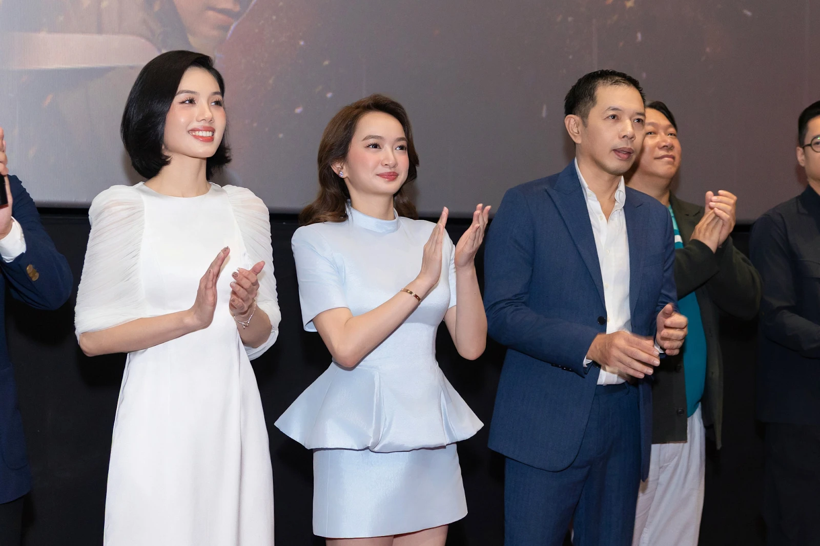 Tử chiến trên không: Phản diện phải tự thân vận động, lộ chuyện tình đồng giới - Hình 2