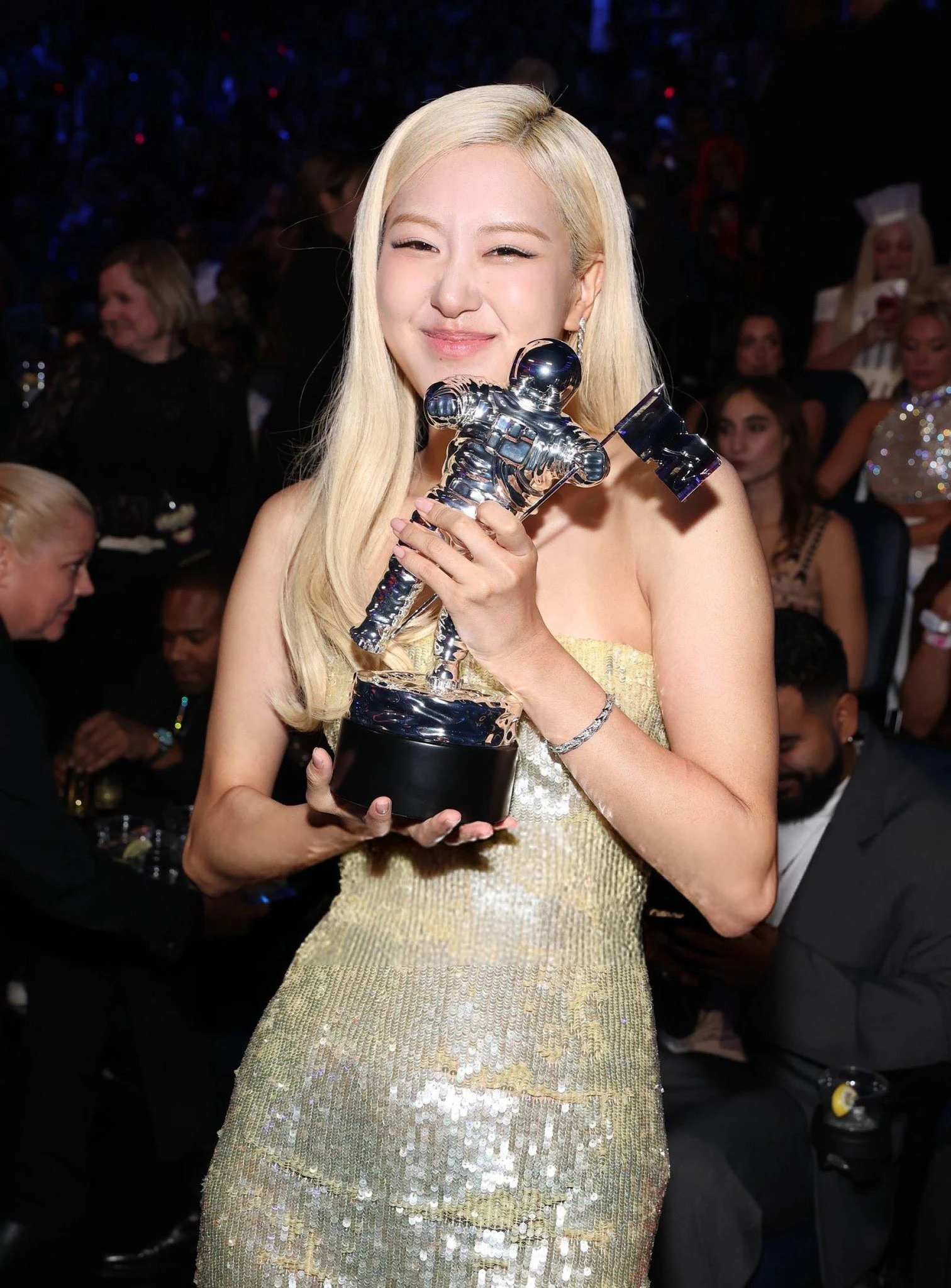 Rosé BlackPink thay đổi, không còn như xưa, lộ thái độ lạ, fan sốc nặng? - Hình 7