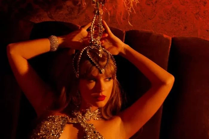 Taylor Swift chơi lớn, ra cùng lúc album lẫn phim chiếu rạp, lập thêm kỷ lục - Hình 5