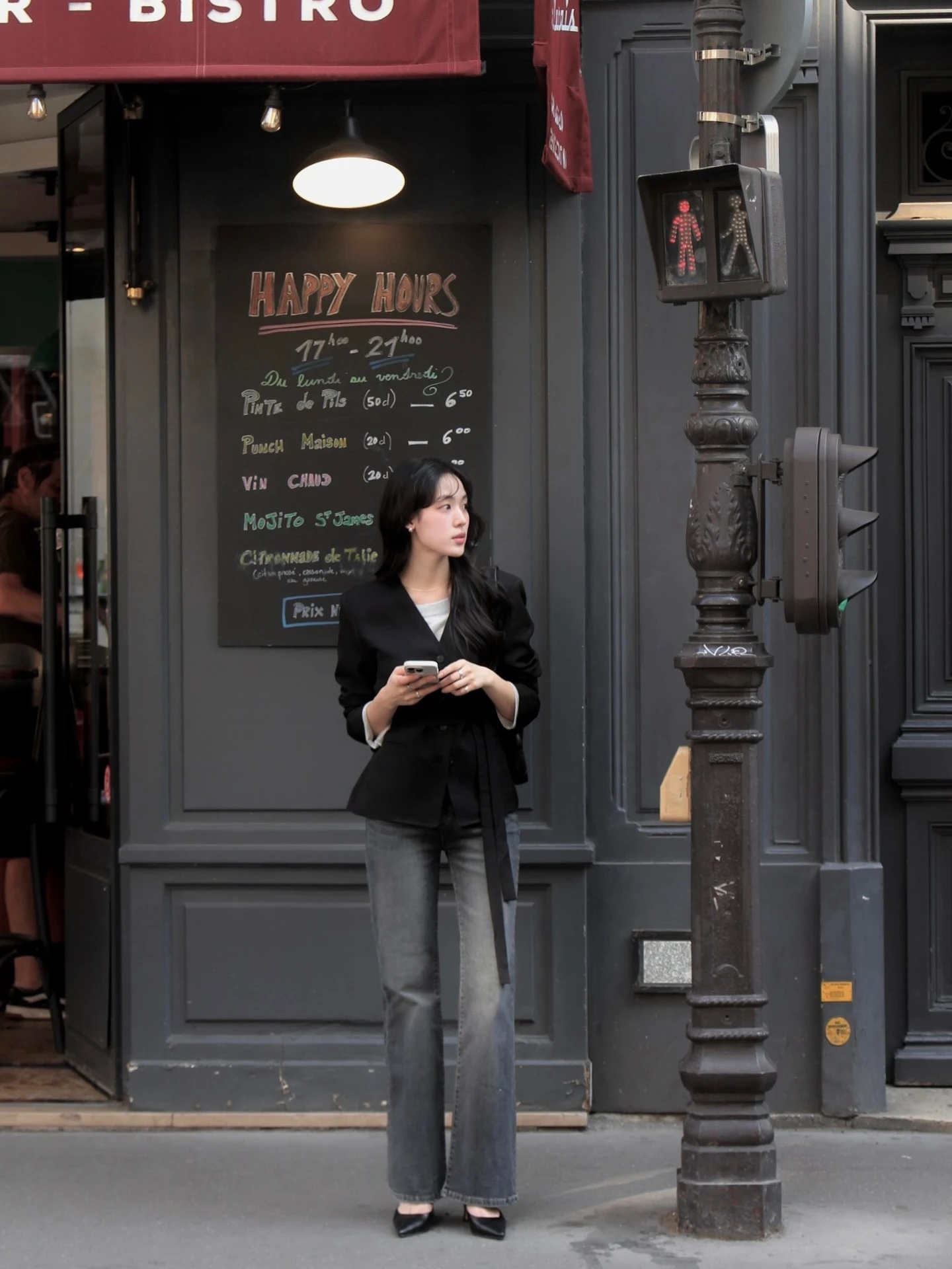 Theo đuổi phong cách tối giản, chị em không cần gì hơn ngoài 3 đôi giày này - Hình 7