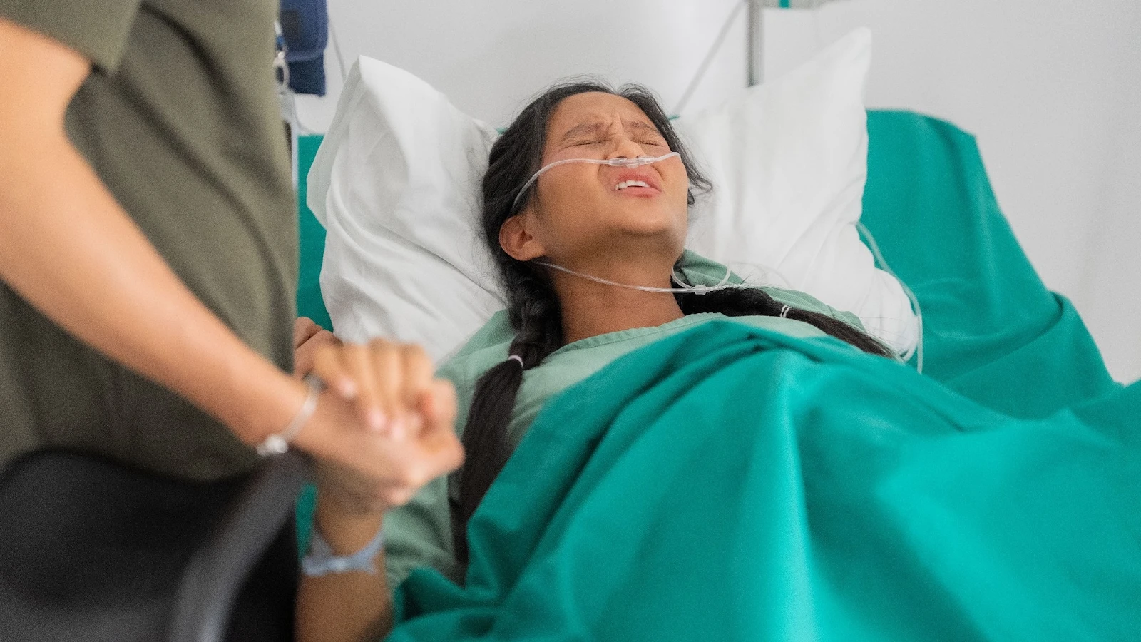 HHen Niê thèm đồ lạ trước giờ sinh, chồng khai tự làm điều sốc lúc con chào đời - Hình 5