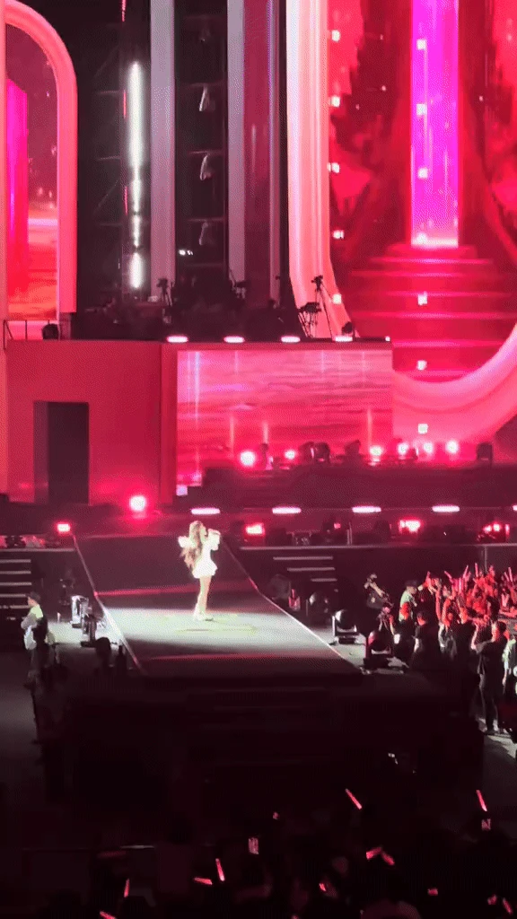 Khoảnh khắc thót tim của Phương Ly: Suýt ngã sấp mặt, hoảng quá quên luôn kịch bản - Hình 5