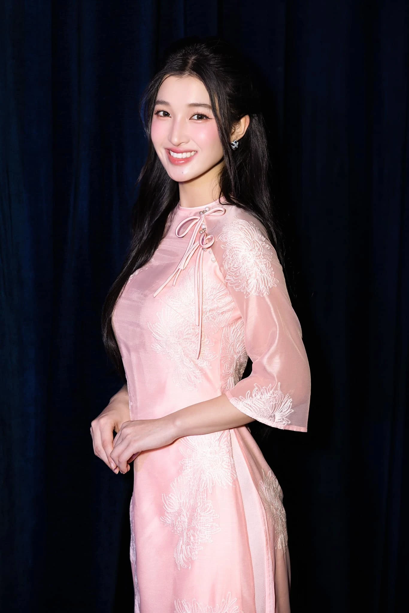 Mỹ nhân Việt được truyền thông Trung Quốc khen nức nở, đẹp đến mức không kém cạnh Lưu Diệc Phi - Hình 3