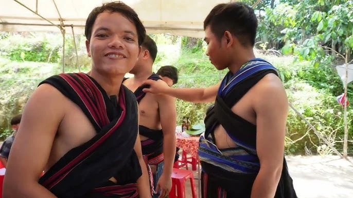 Chàng trai 9X profile khủng, bỏ học chạy xe ôm về quê làm video hút triệu view - Hình 4