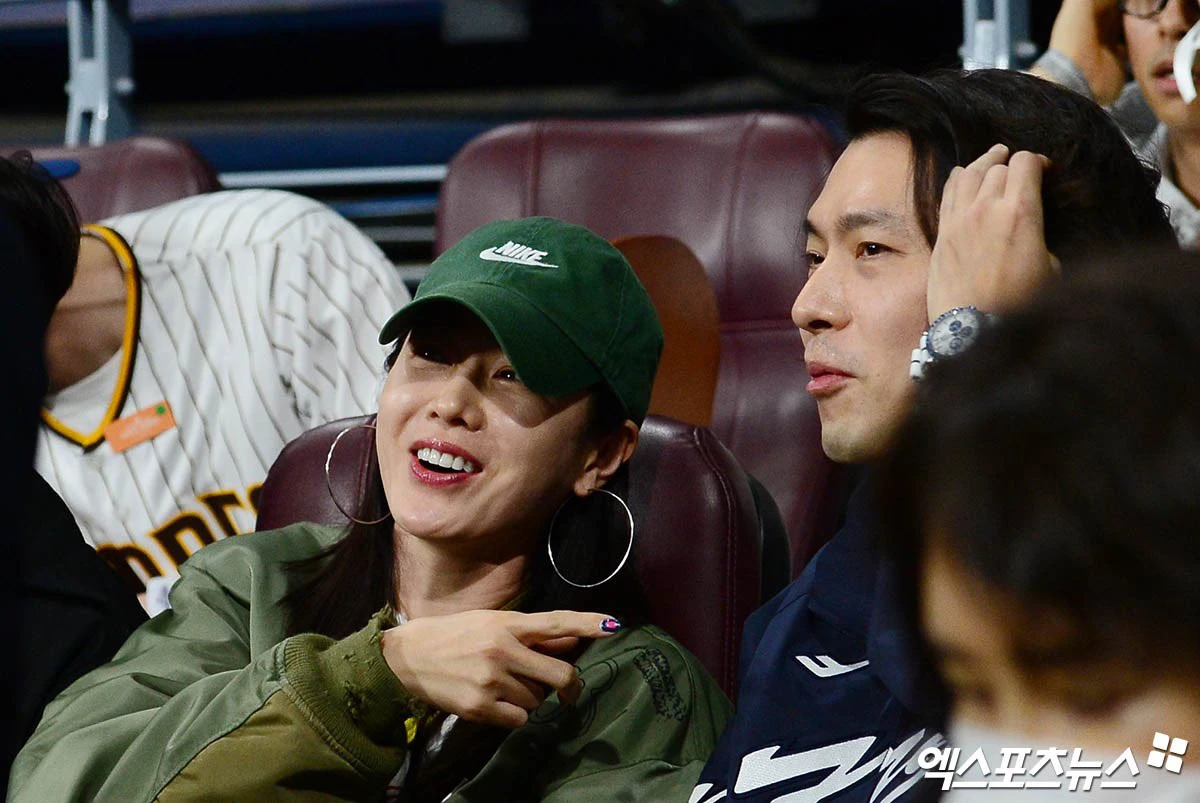 Hyun Bin và Son Ye Jin xuất hiện giữa tin đồn ly hôn, thái độ khiến ai cũng sốc? - Hình 6