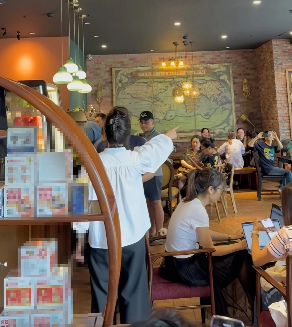 Tổng tài nhắn nhủ đàn em vừa bị bắt, mẹ nhân viên quán cafe liền nói sốc? - Hình 5