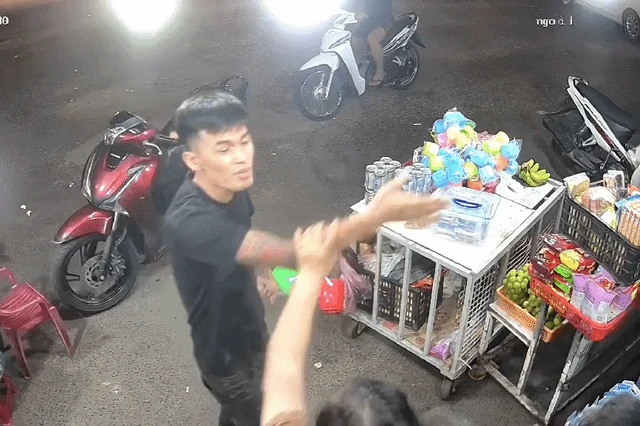 Vụ người đàn ông xăm trổ đánh thai phụ: Lo sợ không được yên ổn làm ăn - Hình 1