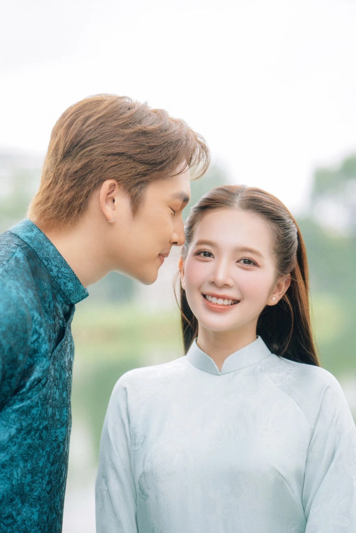 Đình Tú Ngọc Huyền khoe ảnh cưới lãng mạn giữa lòng Hà Nội - Hình 1