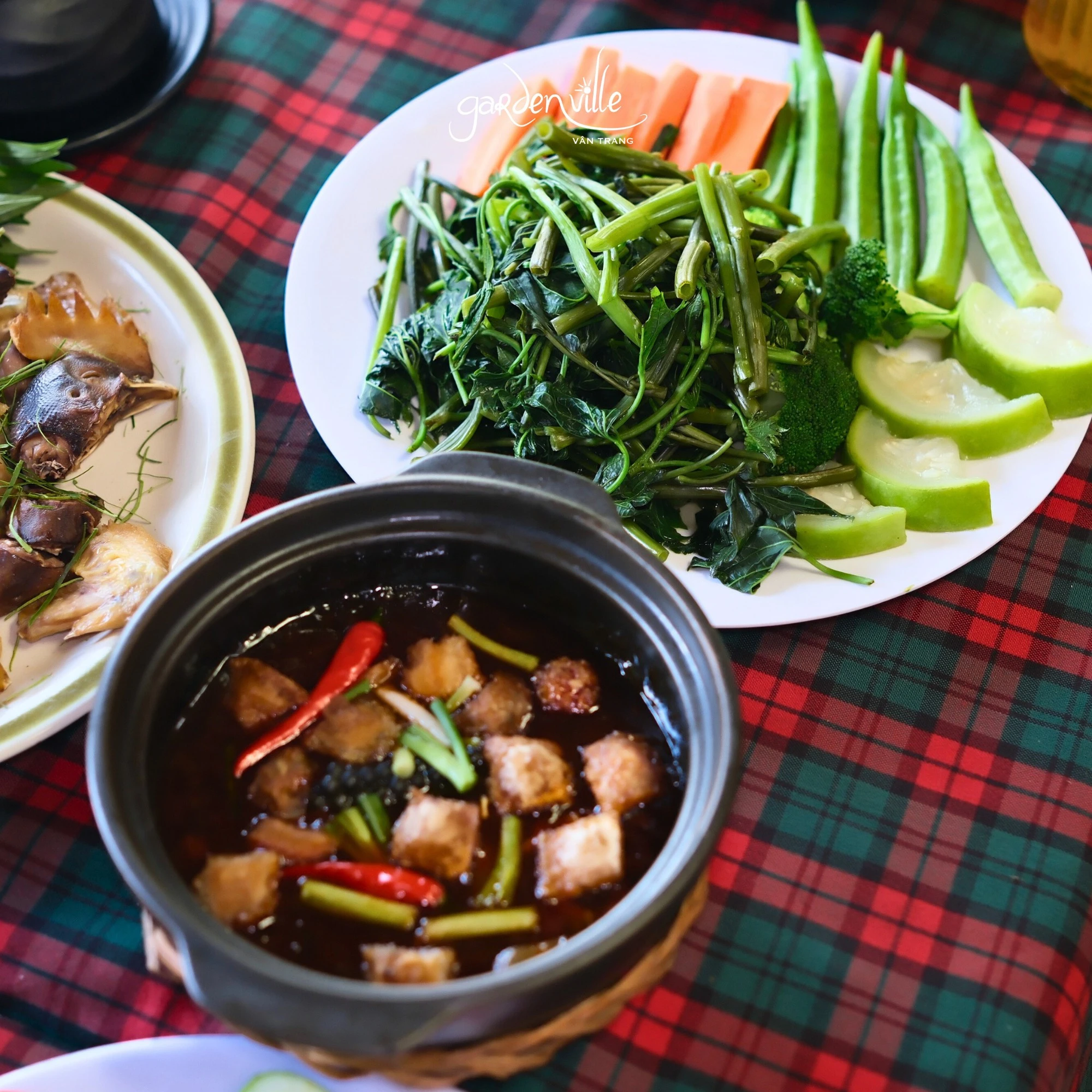 Nữ diễn viên quê Tiền Giang sở hữu cả một khu sinh thái rộng 5 hecta, nhìn cây cối xanh mướt mà ai cũng phải khen: Mẹ 4 con vừa giàu vừa giỏi - Hình 11