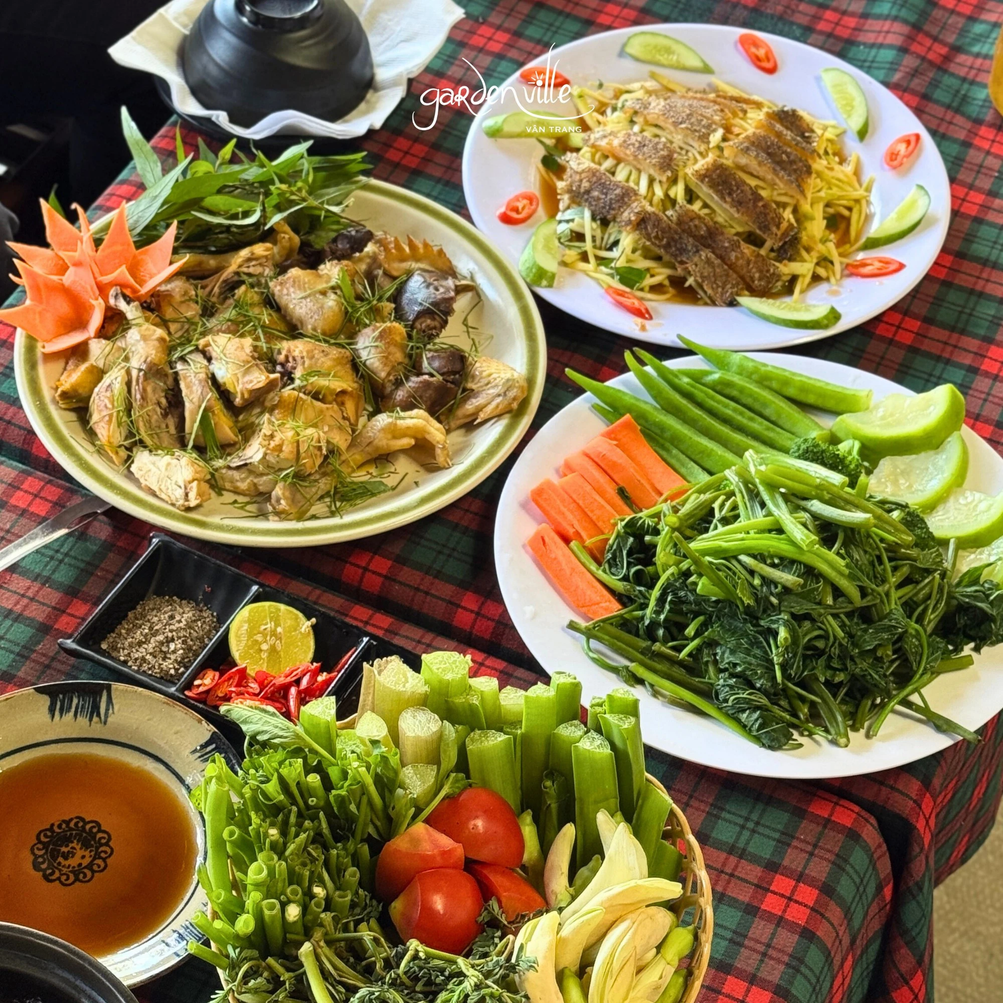 Nữ diễn viên quê Tiền Giang sở hữu cả một khu sinh thái rộng 5 hecta, nhìn cây cối xanh mướt mà ai cũng phải khen: Mẹ 4 con vừa giàu vừa giỏi - Hình 8