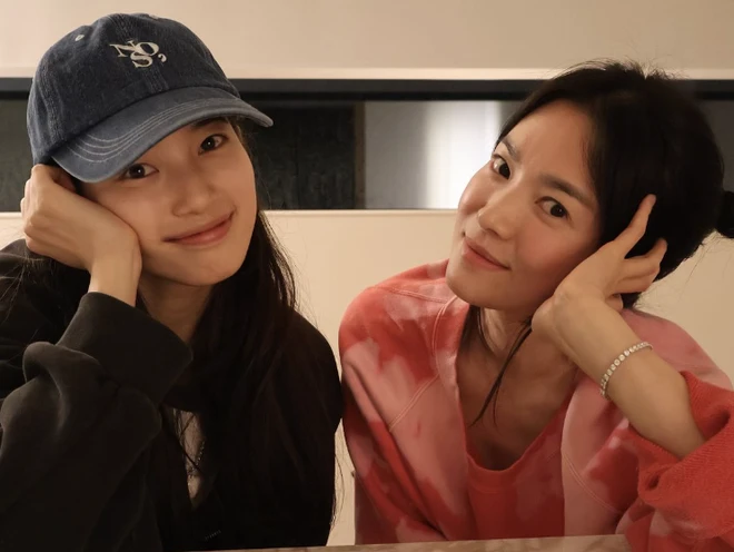 Em gái Song Hye Kyo: Bae Suzy mặt mũi biến dạng, phẫu thuật thẩm mỹ lỗi? - Hình 2