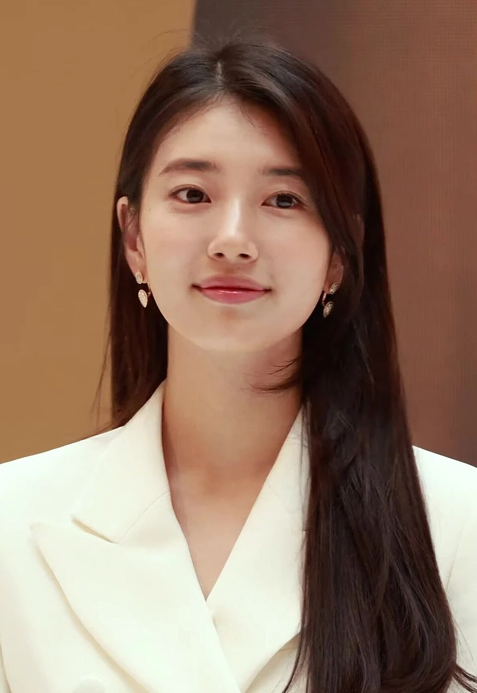 Em gái Song Hye Kyo: Bae Suzy mặt mũi biến dạng, phẫu thuật thẩm mỹ lỗi? - Hình 5