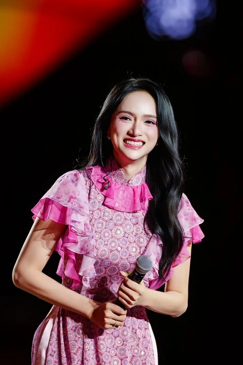 Phạm Thoại hiếm hoi đăng đàn, thái độ sốc khi Hương Giang đi thi Miss Universe - Hình 6