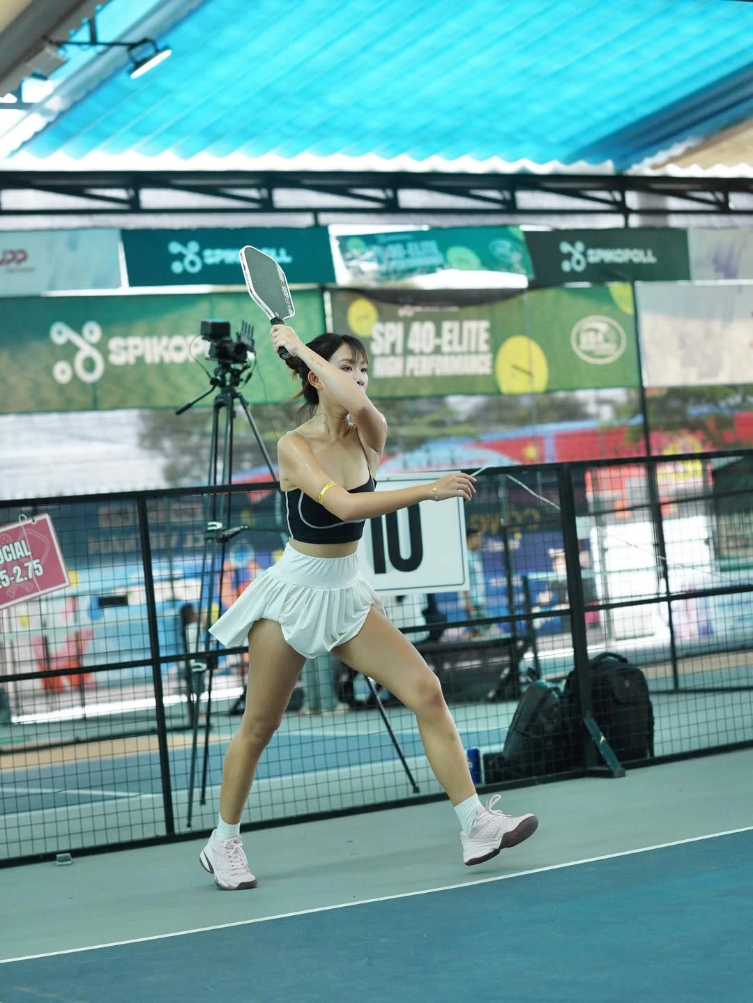 Rửa oan cho cô gái bị nói gọi vốn vì xắn váy trên sân pickleball, sự thật sốc - Hình 2