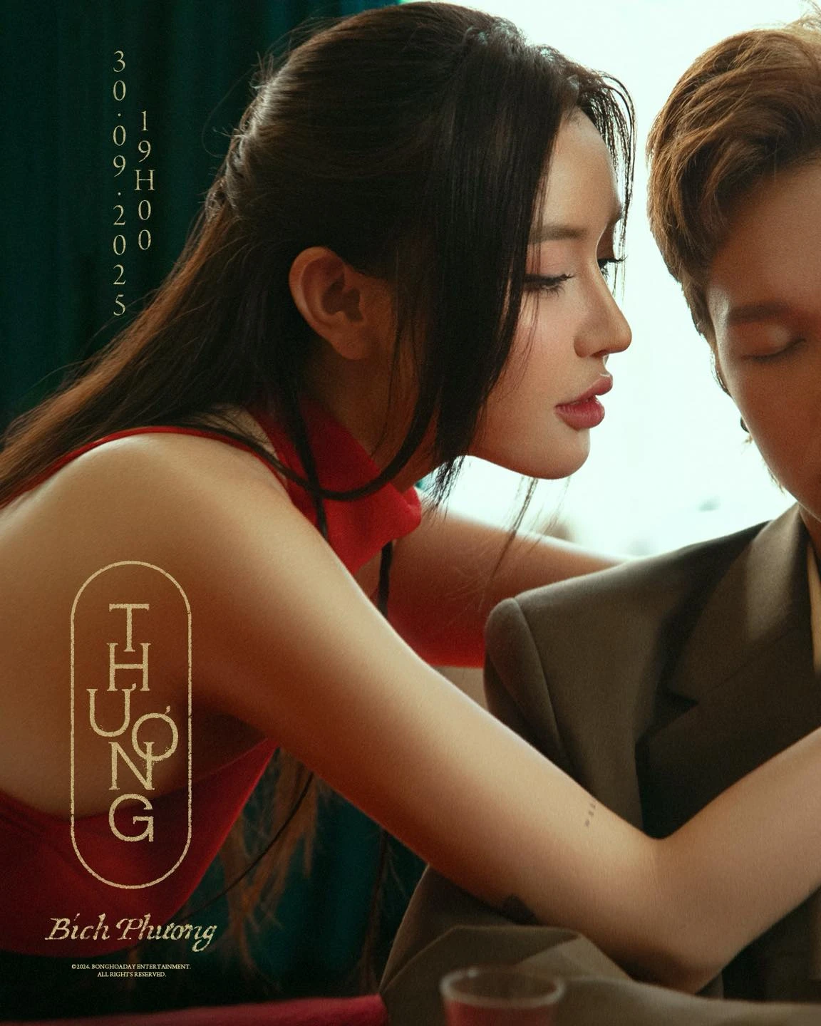 Bích Phương công khai ôm chầm 1 trai lạ, nghi là Tăng Duy Tân, fan sốc 1 điều! - Hình 1