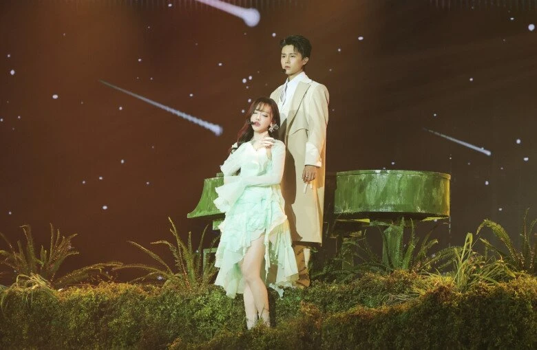 Bích Phương công khai ôm chầm 1 trai lạ, nghi là Tăng Duy Tân, fan sốc 1 điều! - Hình 6