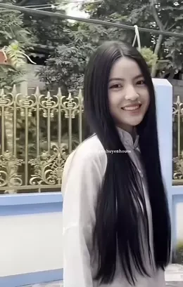 Chu Thanh Huyền gây tranh cãi mái tóc rũ rượi chạm đất, CĐM nổ ra tranh cãi - Hình 5