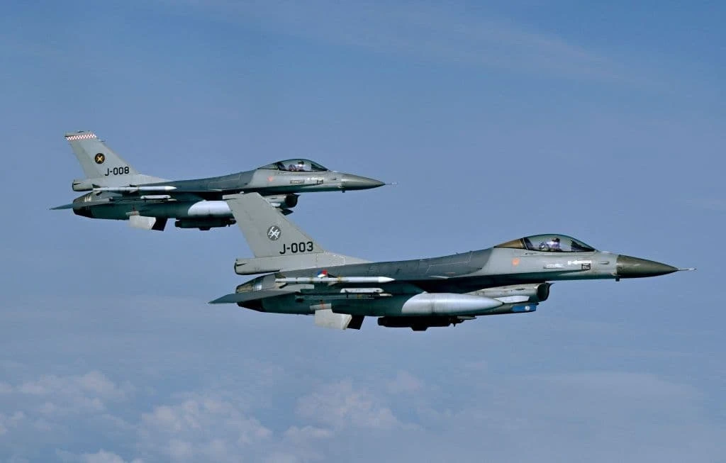 NATO lên tiếng về khả năng bắn hạ máy bay Nga nếu xâm phạm không phận - Hình 1