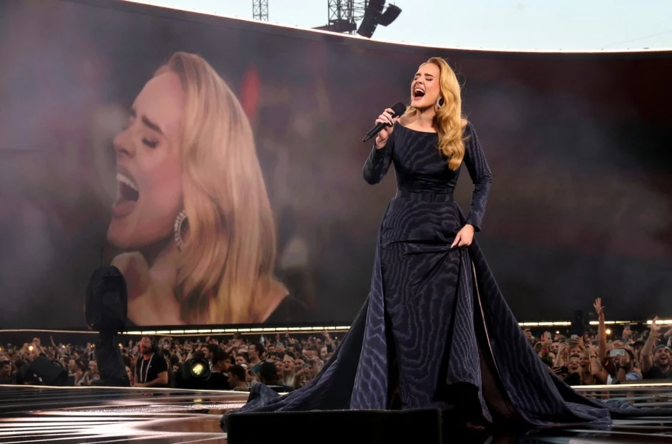 Taylor Swift bị Adele lật kèo, Super Bowl 2026 lộ bí mật sốc, fan cả hai căng? - Hình 3