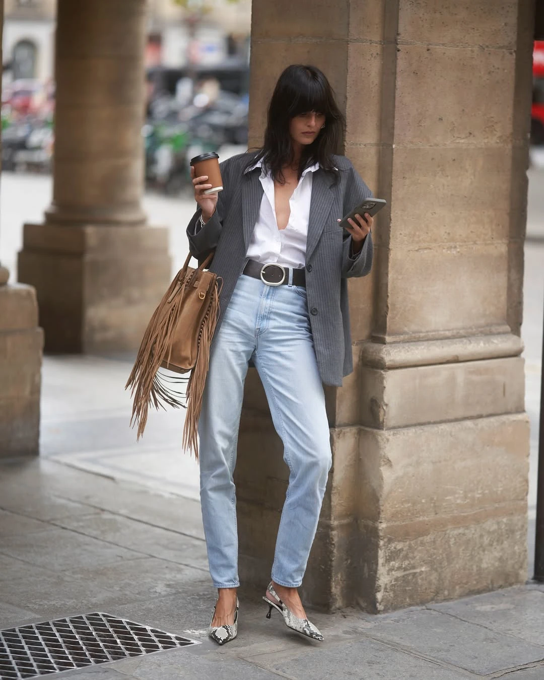 Blazer và quần jeans, cặp đôi đường phố mới của mùa - Hình 8