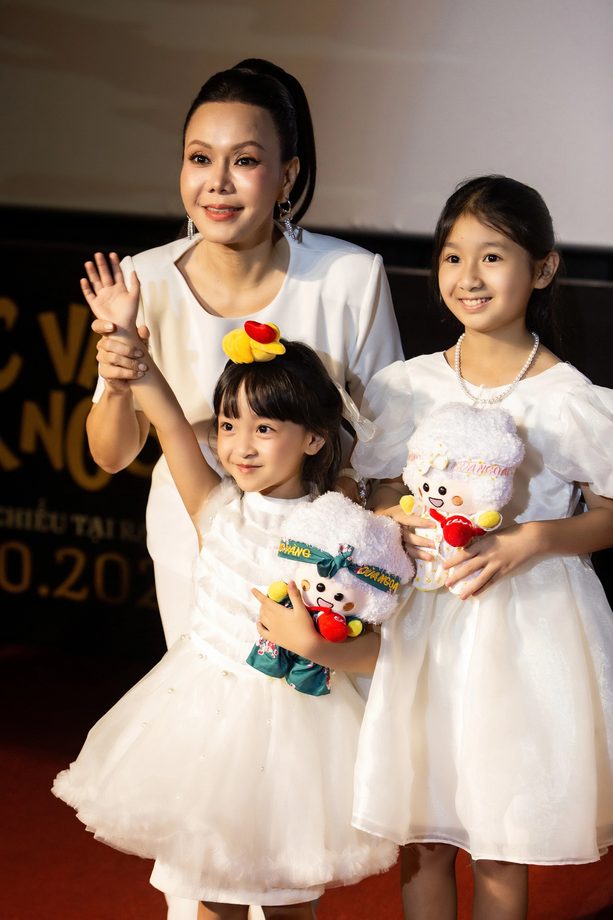 Đạo diễn Khương Ngọc: Cục vàng của ngoại là tấm gương phản chiếu qua các mùa từ mẹ qua con, từ bà qua cháu - Hình 4