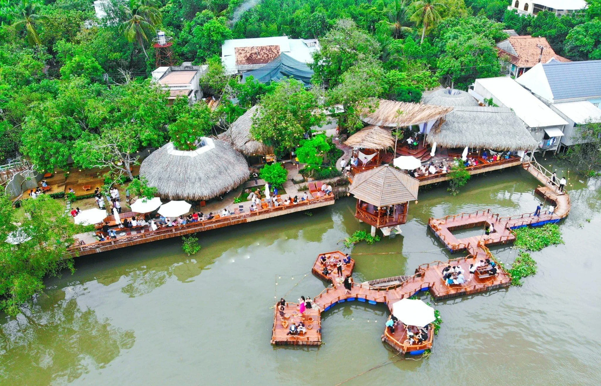 Vân Trang: Cưới đại gia, sinh 4 con, giờ là CEO spa, khu DL sinh thái 50.000 m2 - Hình 4