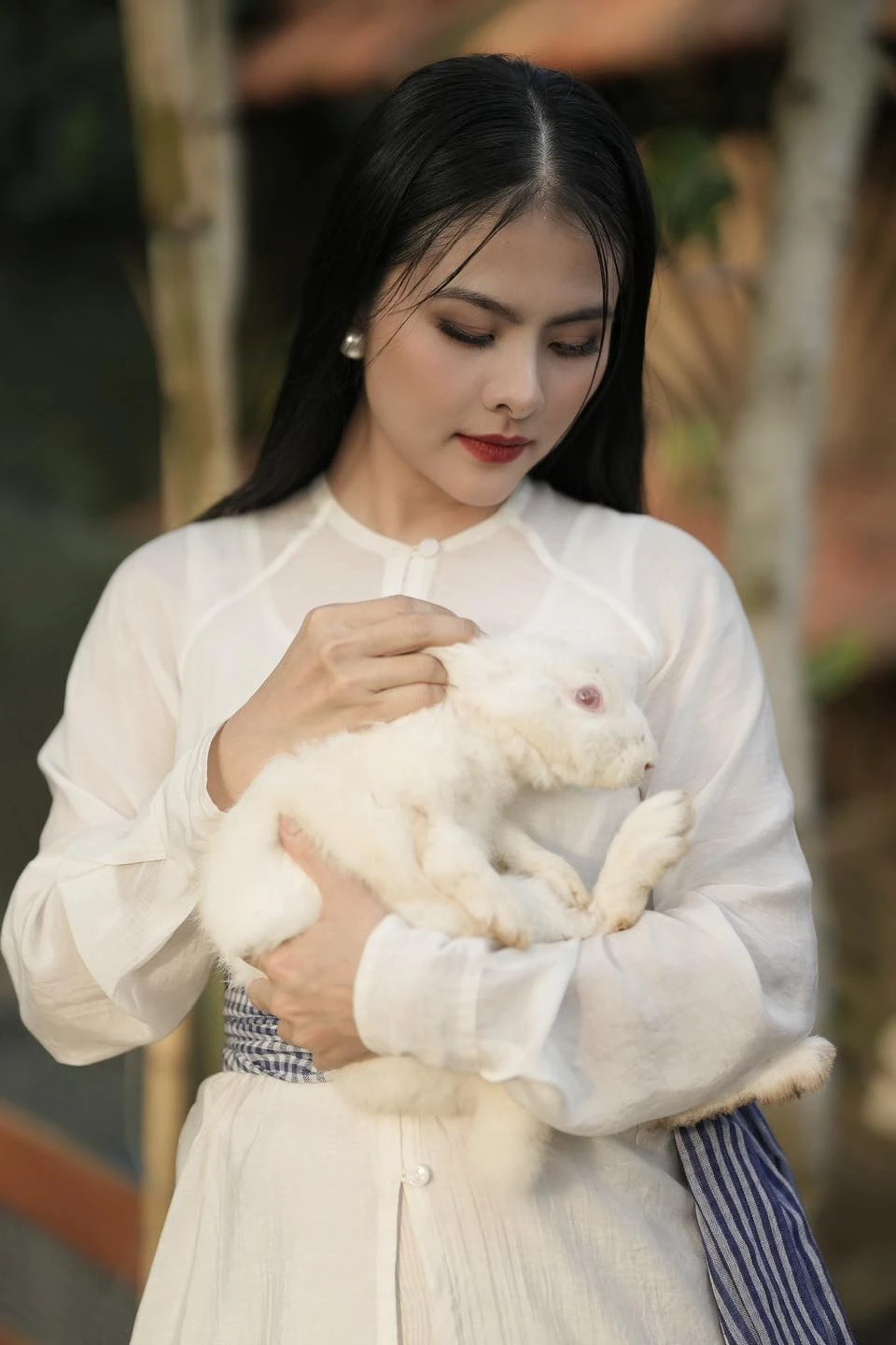 Vân Trang: Cưới đại gia, sinh 4 con, giờ là CEO spa, khu DL sinh thái 50.000 m2 - Hình 8