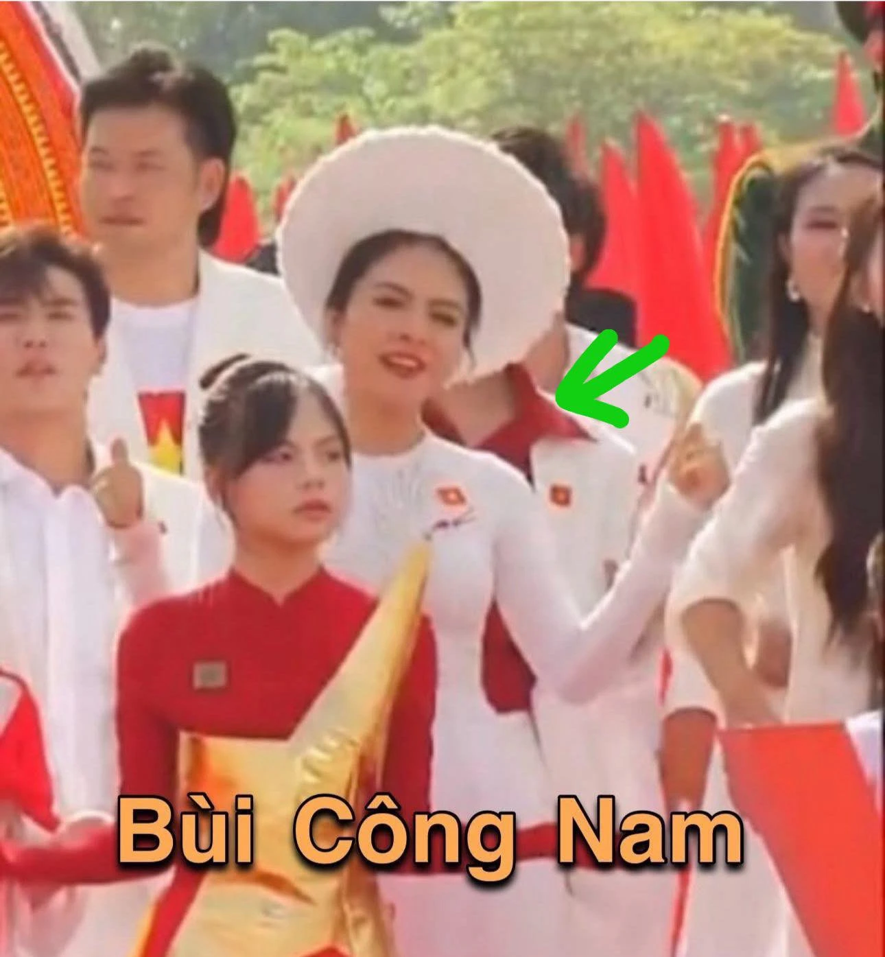 Bùi Công Nam và khoảnh khắc mất hình khi đứng cạnh dàn hoa hậu, bão MXH - Hình 7