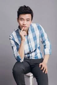 Bùi Công Nam và khoảnh khắc mất hình khi đứng cạnh dàn hoa hậu, bão MXH - Hình 3