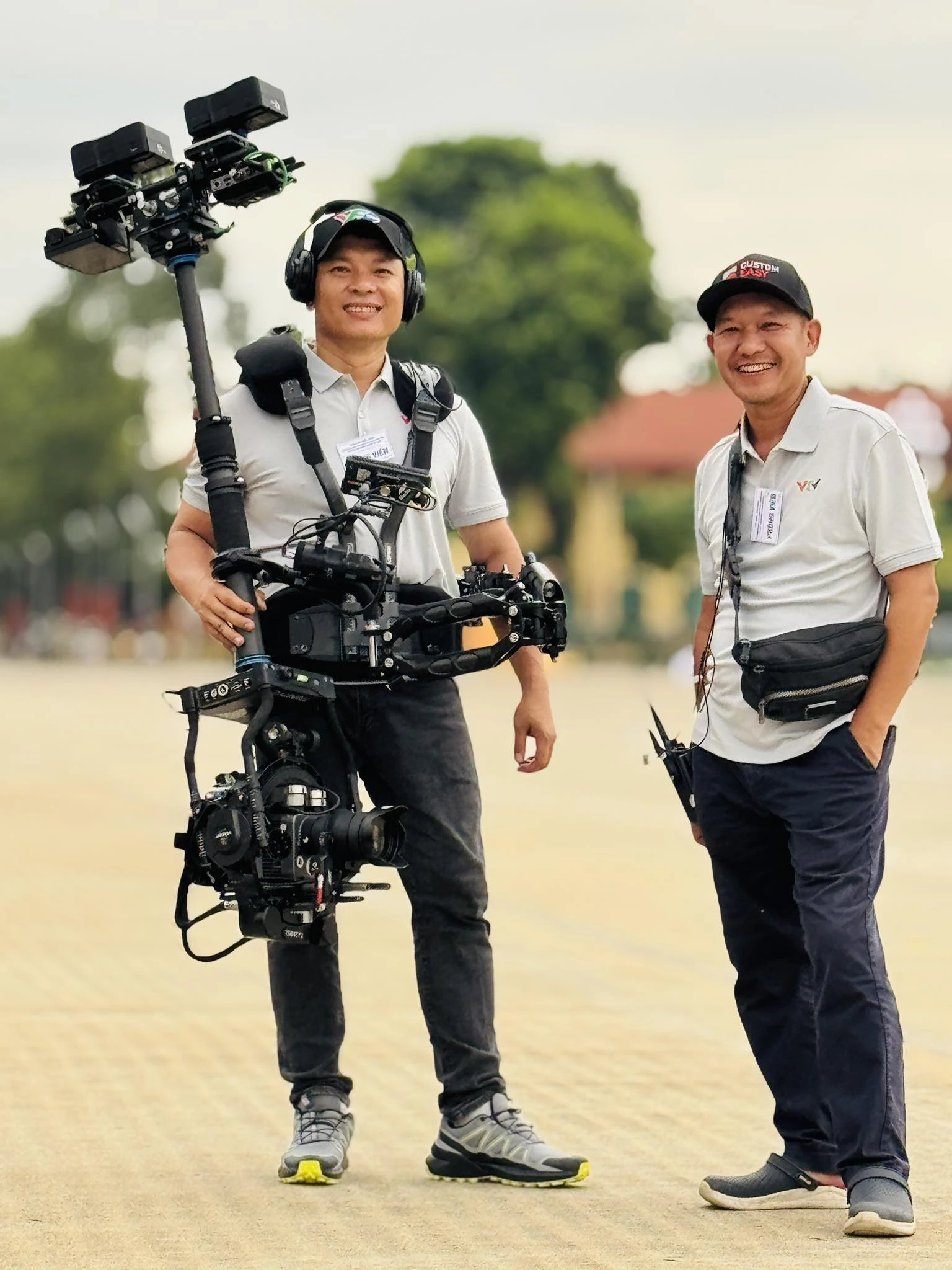 Camera VTV gây sốt diễu binh, lia cam đến đâu hào hùng đến đó, danh tính khủng! - Hình 4