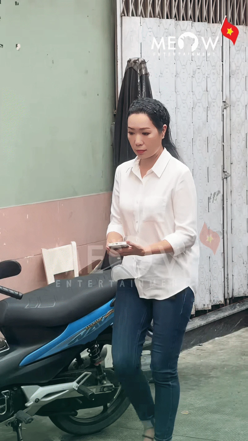 Đám tang diễn viên Ngọc Trinh: NS Công Ninh khóc nghẹn, Quách Ngọc Tuyên ngồi thất thần, Nam Thư cùng dàn sao đến viếng - Hình 7