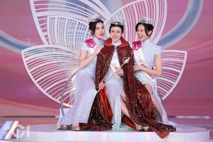 Hoa hậu Hong Kong chỉ cao 1m6 nhưng sở hữu vóc dáng quyến rũ, profile cực khủng! - Hình 1