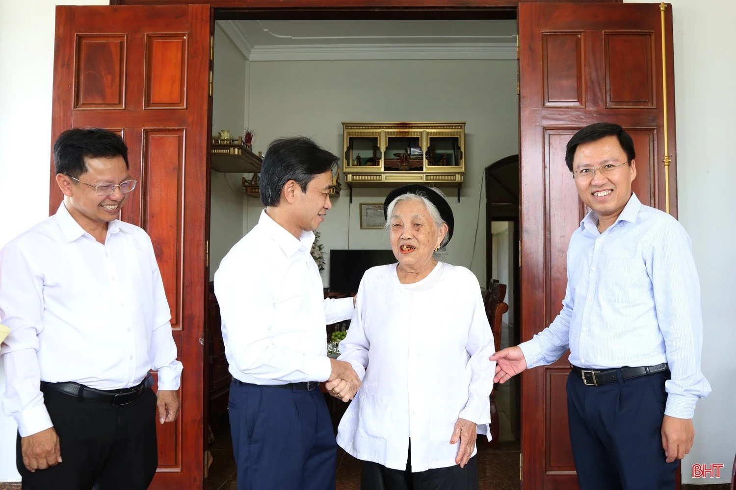 Mẹ Huyến: Cụ bà ngồi cạnh Tổng Bí thư Tô Lâm ngày 2/9, danh tính ai cũng nể - Hình 5