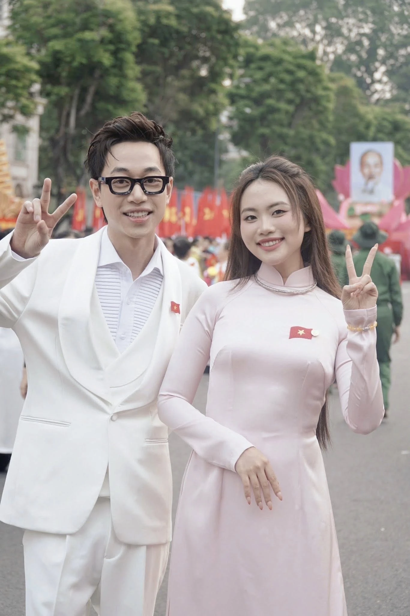 Nữ ca sĩ được diễn từ Đại lễ A50 đến A80: Đắt show bậc nhất thế hệ, cát-xê gây choáng làm CEO từ 20 tuổi - Hình 2