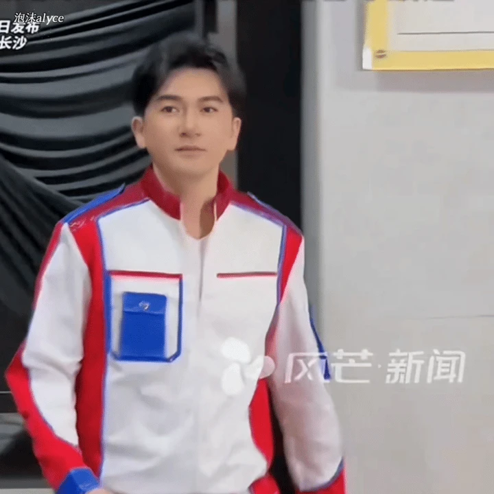 Ngũ A Ca Tô Hữu Bằng làm sao thế này: Cằm mũi dài ngoằng, mặt cứng đơ còn hơn tượng sáp! - Hình 2