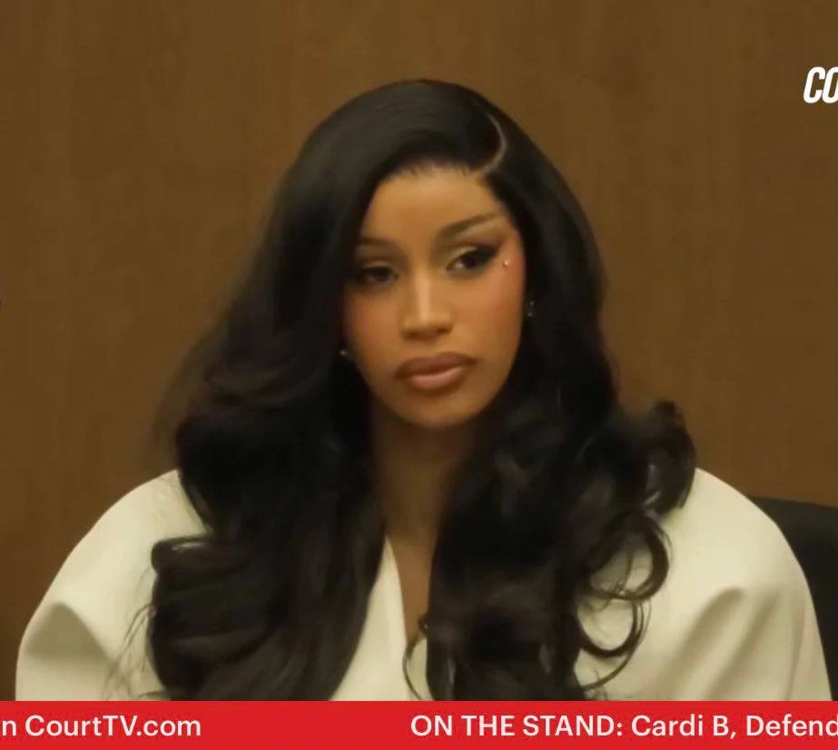 Cardi B được nhiều hơn mất vụ kiện, lấy ảnh meme ở phiên toà làm bìa Album - Hình 3