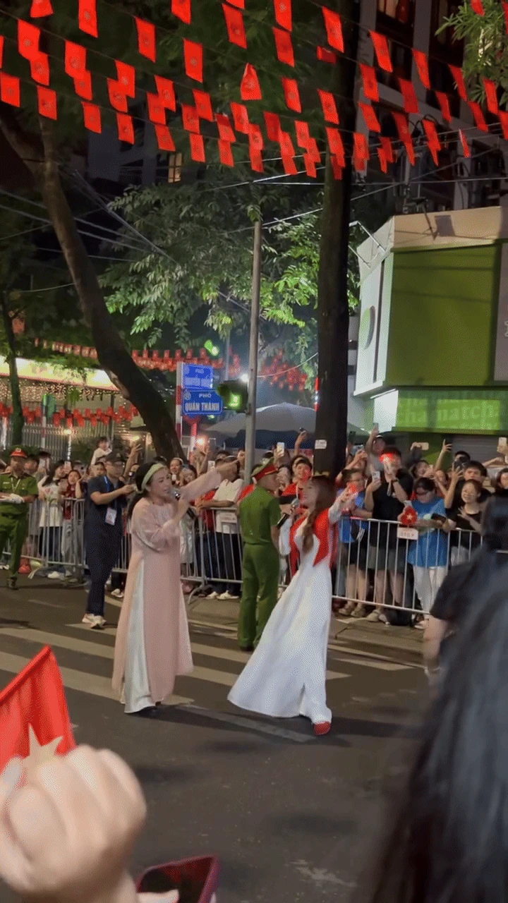 Chuyến xe ồn nhất A80: Hội sao Việt tưng bừng mở mini concert quốc gia, MONO nhạc nào cũng nhảy - Hình 7