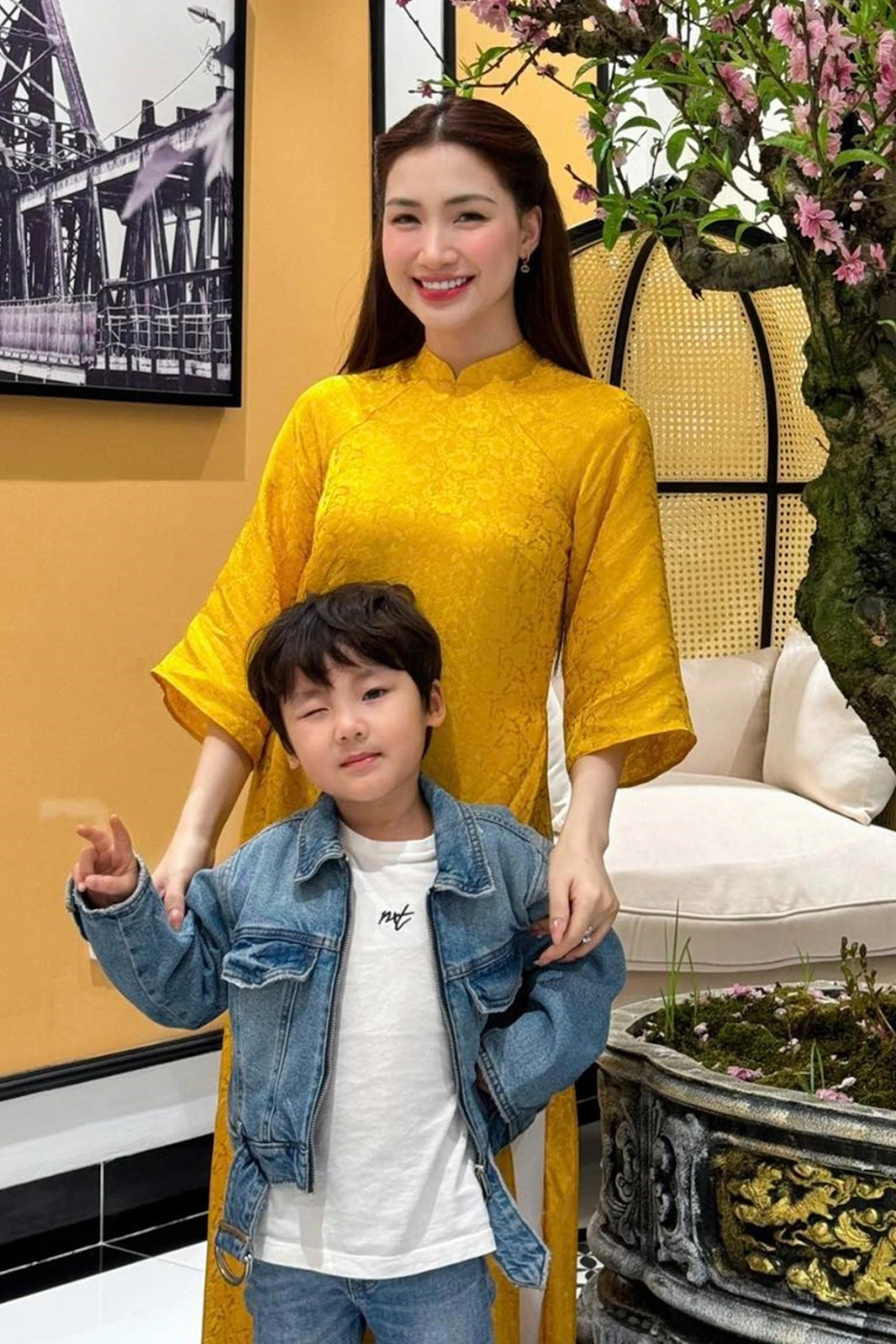 Con trai Hòa Minzy gây bão mạng với visual cực phẩm, chuẩn soái ca tương lai - Hình 6
