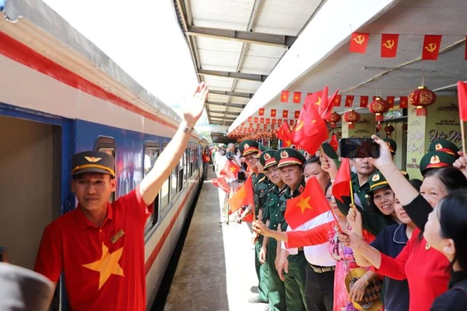 Diễu binh A80: Khối nghệ sĩ bị nhắc nhở, cục trưởng có hành động cứu nguy - Hình 6