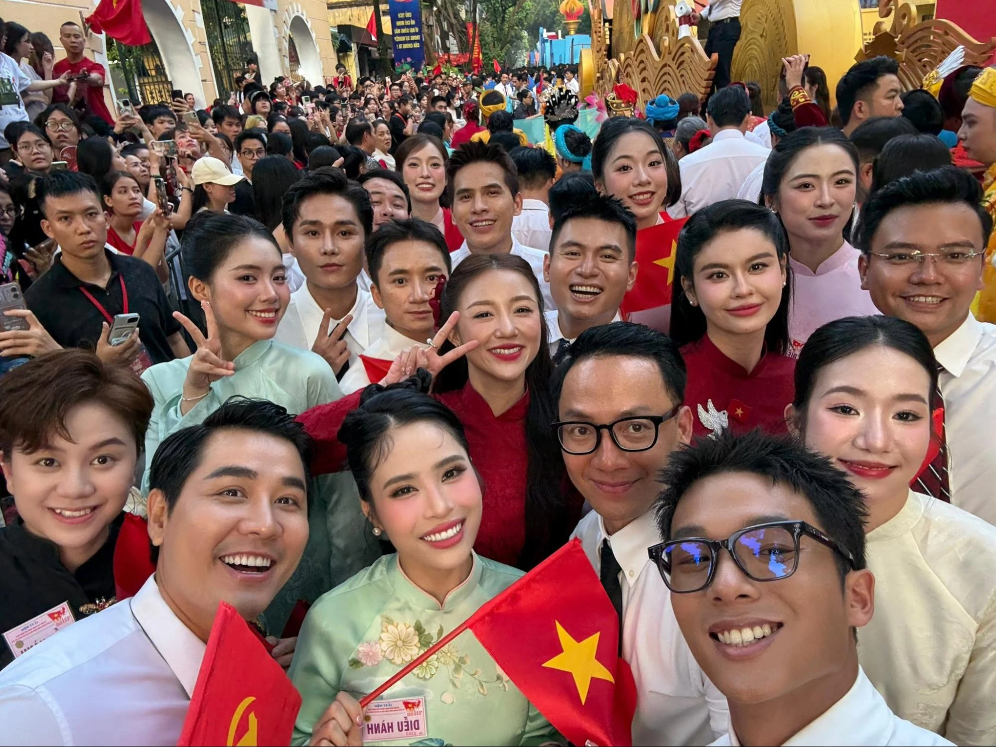 Diễu binh A80: Khối nghệ sĩ bị nhắc nhở, cục trưởng có hành động cứu nguy - Hình 4