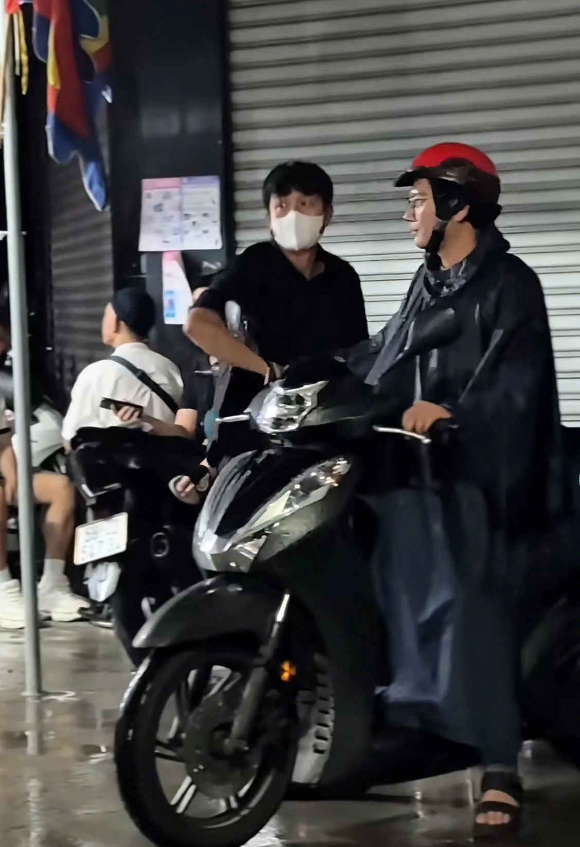 Hoà Hiệp thấy hiện tượng lạ trong đêm cuối với Ngọc Trinh, mẹ ruột khóc nghẹn - Hình 2