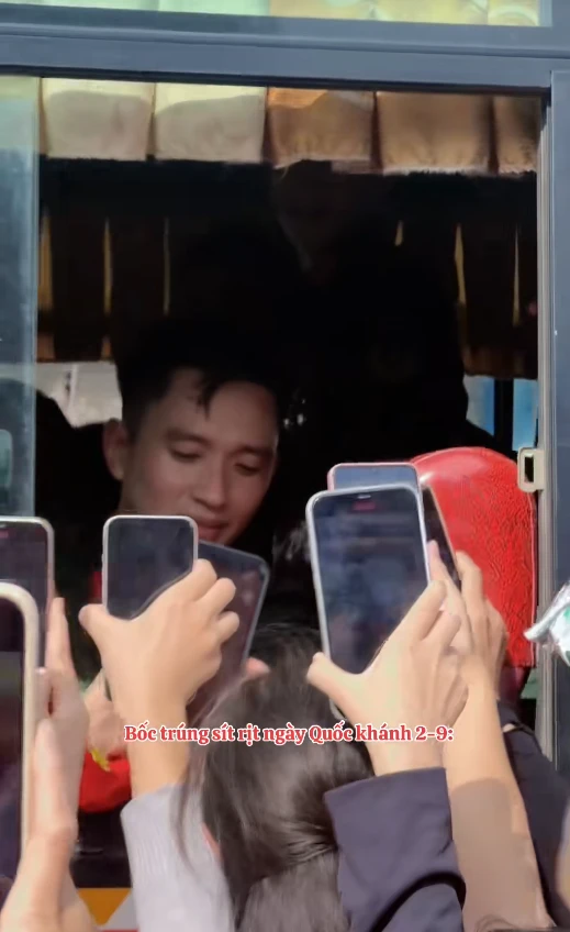 Lê Hoàng Hiệp rơi nước mắt thu hút 2 tỷ view, lộ loạt ảnh cực hiếm trước giờ G - Hình 3