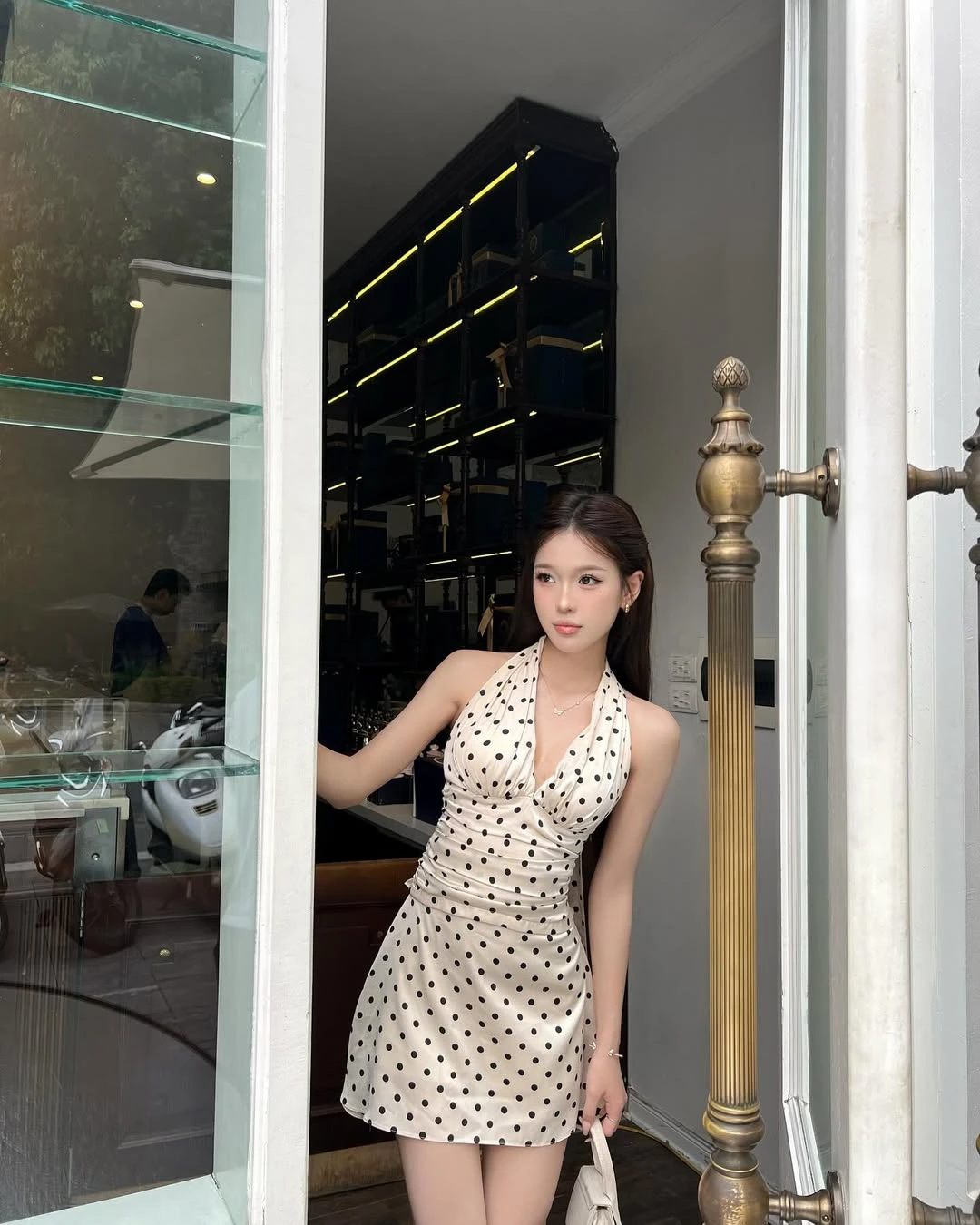 Trang phục chấm bi giúp nàng trở thành tâm điểm mọi ánh nhìn - Hình 2