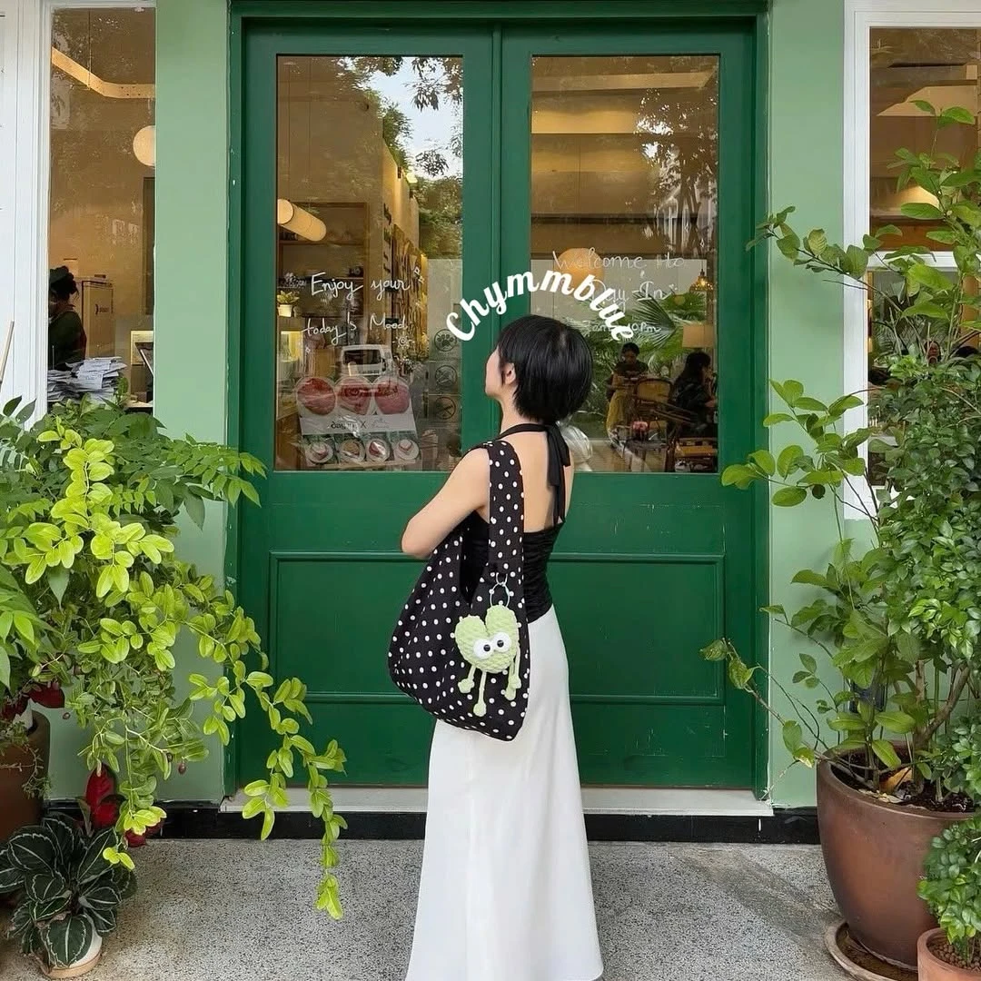 Trang phục chấm bi giúp nàng trở thành tâm điểm mọi ánh nhìn - Hình 8