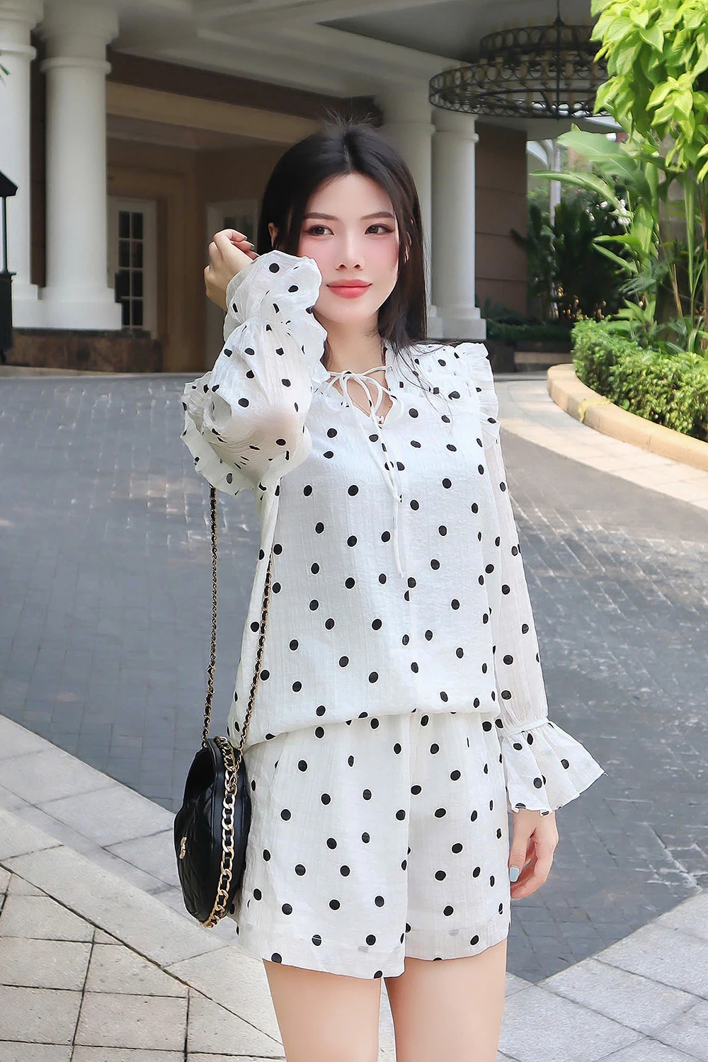 Trang phục chấm bi giúp nàng trở thành tâm điểm mọi ánh nhìn - Hình 7