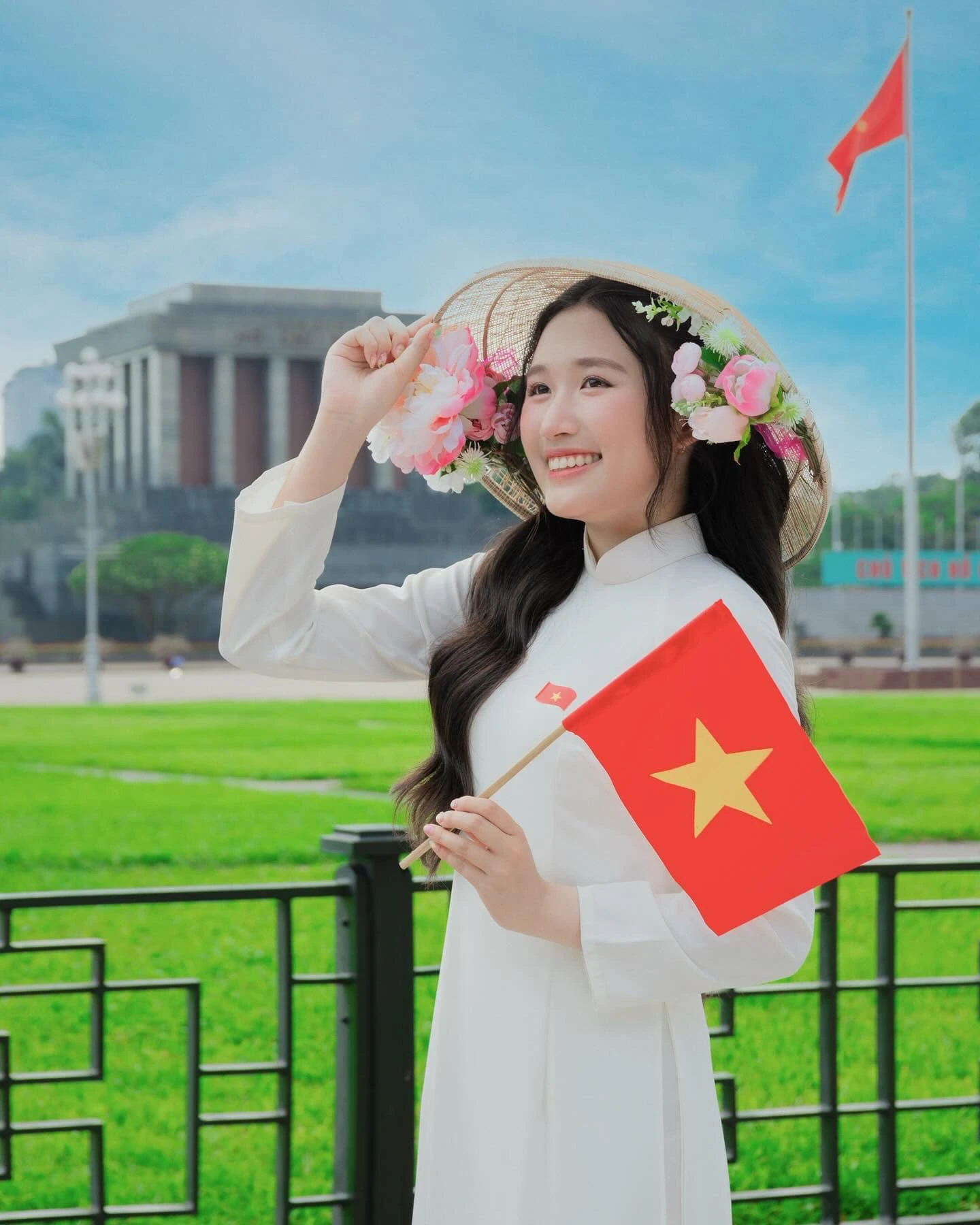 Chao gây tranh cãi vì ghi sai Tiêu ngữ Việt Nam, Jenny Huỳnh ghi điểm tuyệt đối - Hình 6