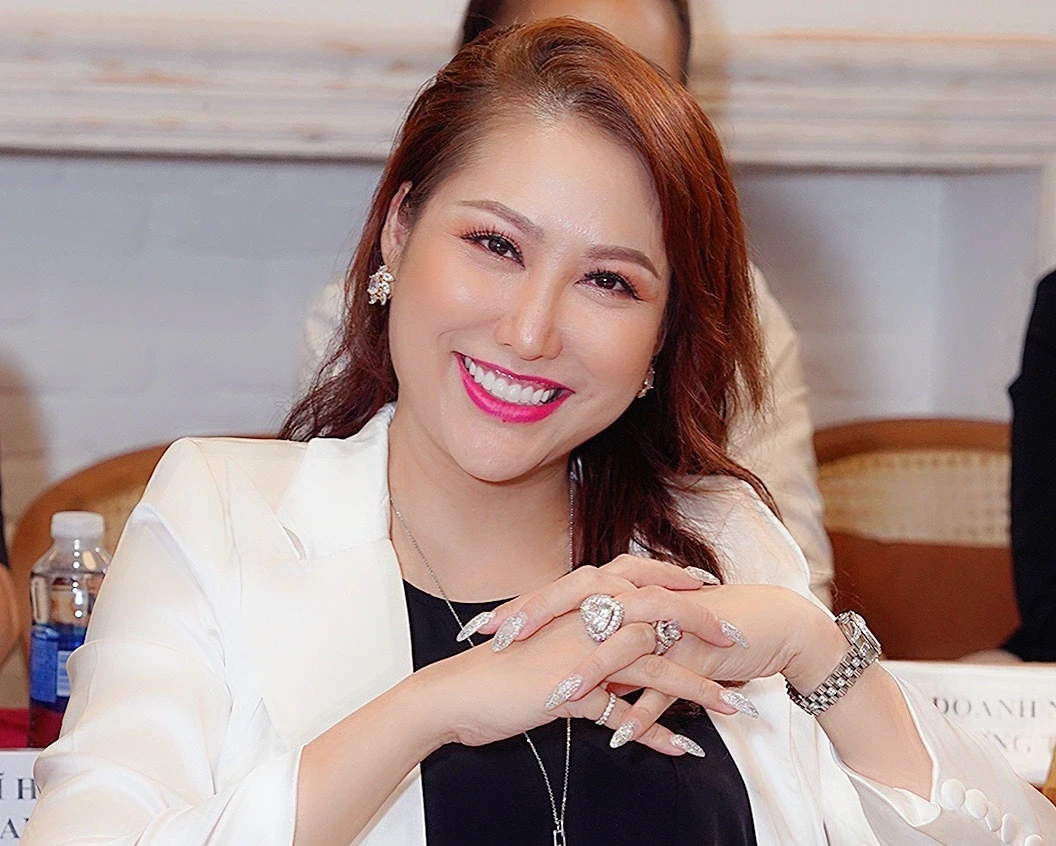 Phi Thanh Vân vừa lên chức Phó Viện trưởng: U50 có bồ giàu cưng chiều hết mực - Hình 7